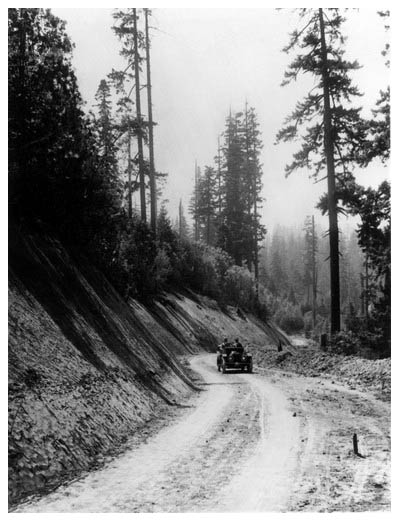 Car on Leif Erickson Drive in Forest Park in 1915.